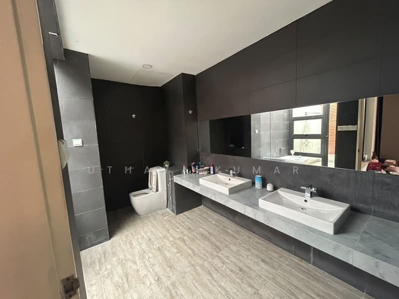 Banglo Pautan untuk Disewa di Taman Villa Senja (Rawang) - Uthaya Kumar - Bathroom - PropertyGuru.com.my
