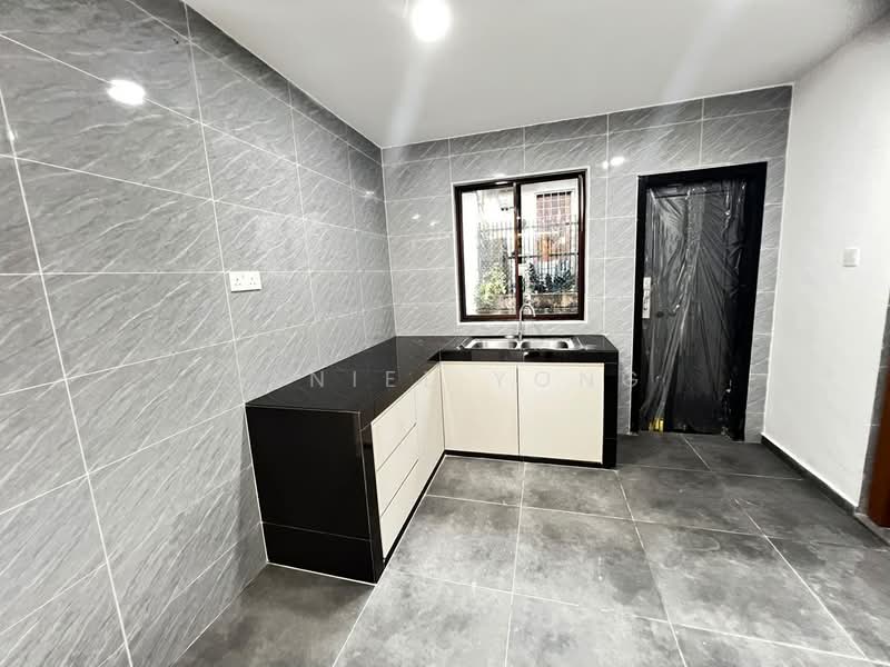 Rumah Teres 2 Tingkat untuk Dijual di Taman Ungku Tun Aminah (Skudai) - Daniel Yong - Kitchen - PropertyGuru.com.my