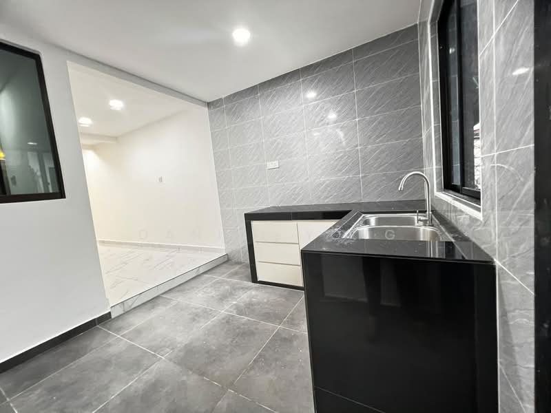 Rumah Teres 2 Tingkat untuk Dijual di Taman Ungku Tun Aminah (Skudai) - Daniel Yong - Kitchen - PropertyGuru.com.my