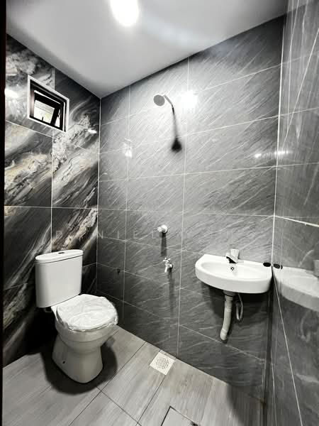 Rumah Teres 2 Tingkat untuk Dijual di Taman Ungku Tun Aminah (Skudai) - Daniel Yong - Bathroom - PropertyGuru.com.my