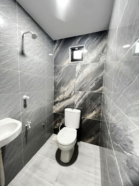 Rumah Teres 2 Tingkat untuk Dijual di Taman Ungku Tun Aminah (Skudai) - Daniel Yong - Bathroom - PropertyGuru.com.my