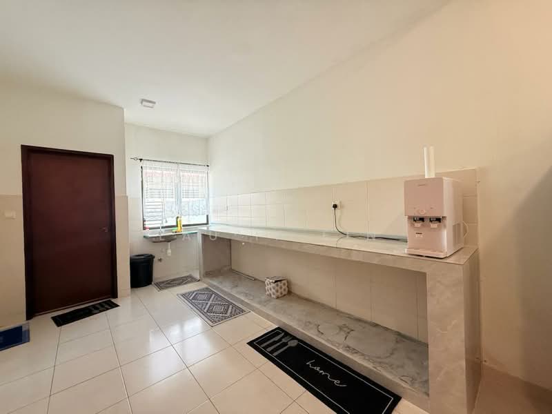 2-storey Terraced House for Rent in Rawang (Selangor) - Lau Ia Ein - Kitchen - PropertyGuru.com.my