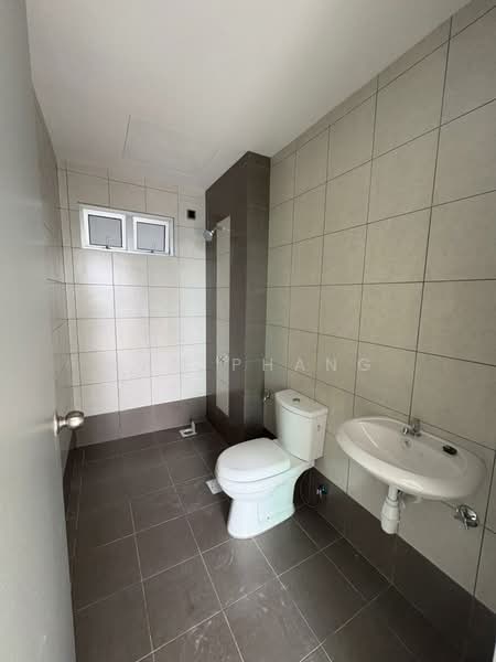 Servis Apartment untuk Dijual di One 49 Residence - Sam Phang - Bathroom - PropertyGuru.com.my