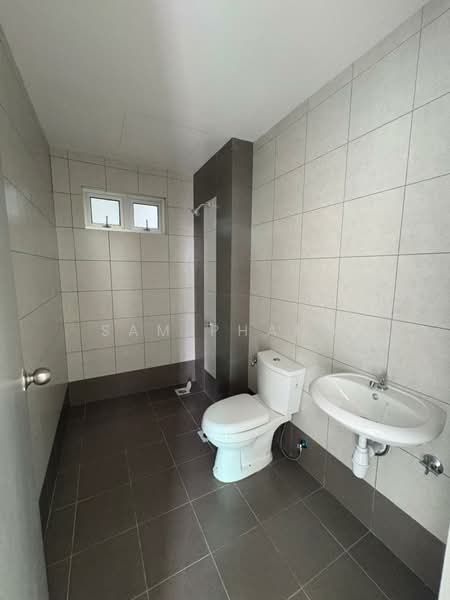 Servis Apartment untuk Dijual di One 49 Residence - Sam Phang - Bathroom - PropertyGuru.com.my