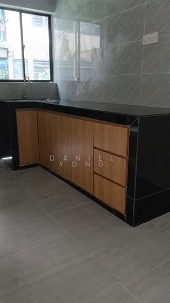 Rumah Flat untuk Dijual di Bandar Baru Uda - Daniel Yong - Kitchen - PropertyGuru.com.my