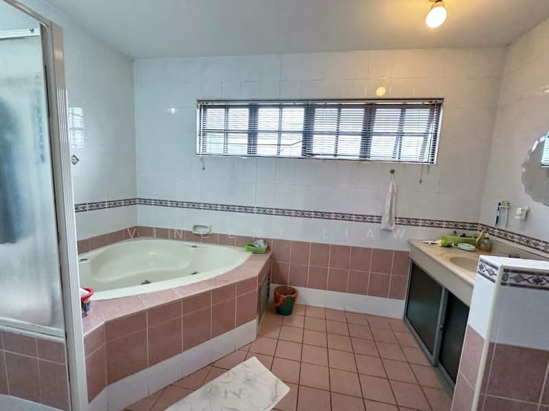 Bungalow for Sale in Sunway Damansara (Kota Damansara) - Vincent Liaw - Bathroom - PropertyGuru.com.my
