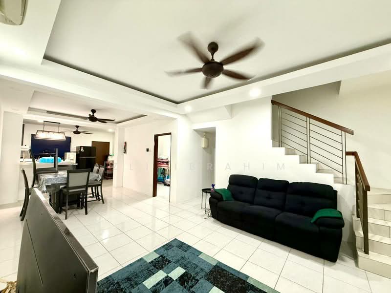 2-storey Terraced House for Sale in Taman Desiran Bayu (Puchong) - Azli Ibrahim - Living Room - PropertyGuru.com.my