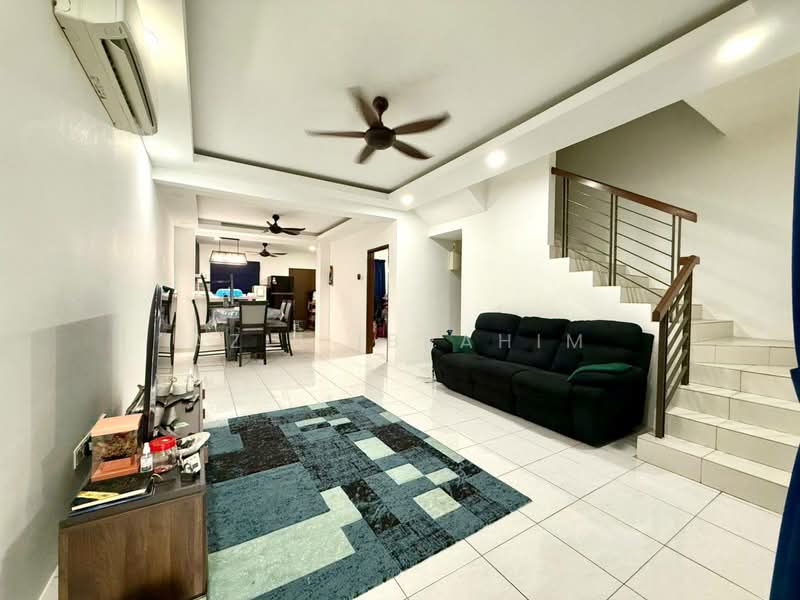 2-storey Terraced House for Sale in Taman Desiran Bayu (Puchong) - Azli Ibrahim - Living Room - PropertyGuru.com.my