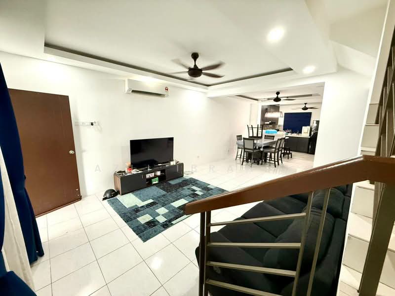 2-storey Terraced House for Sale in Taman Desiran Bayu (Puchong) - Azli Ibrahim - Living Room - PropertyGuru.com.my