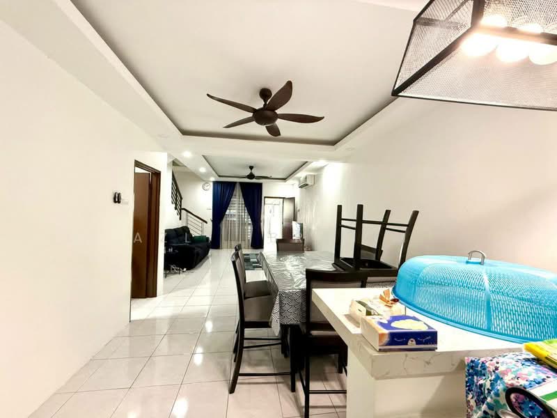 2-storey Terraced House for Sale in Taman Desiran Bayu (Puchong) - Azli Ibrahim - Living Room - PropertyGuru.com.my