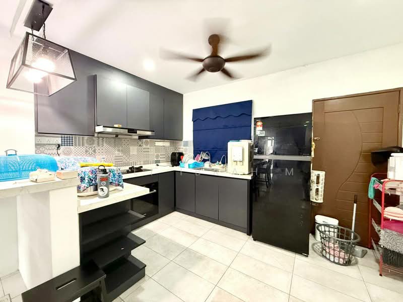 2-storey Terraced House for Sale in Taman Desiran Bayu (Puchong) - Azli Ibrahim - Kitchen - PropertyGuru.com.my