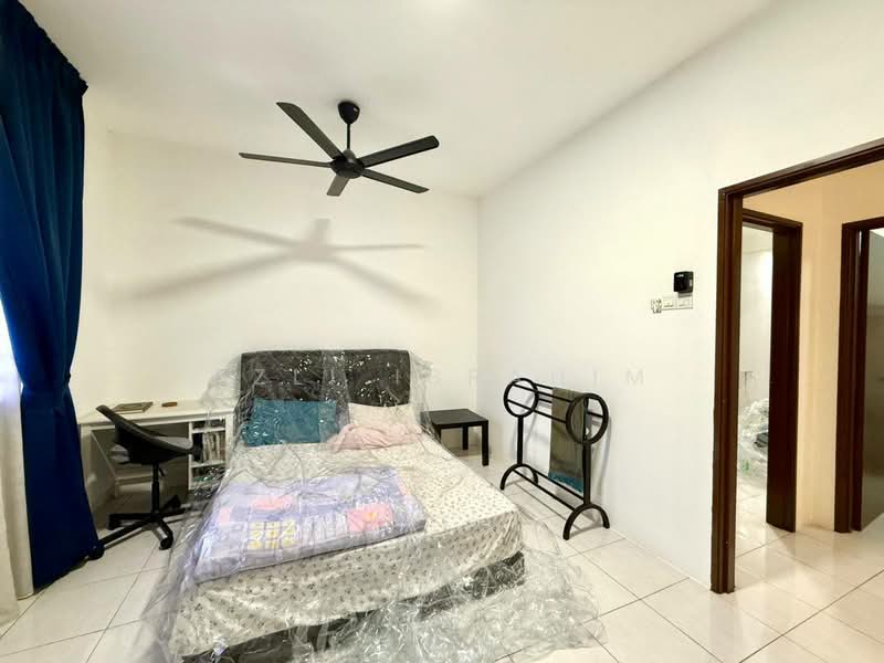 2-storey Terraced House for Sale in Taman Desiran Bayu (Puchong) - Azli Ibrahim - Bedroom - PropertyGuru.com.my