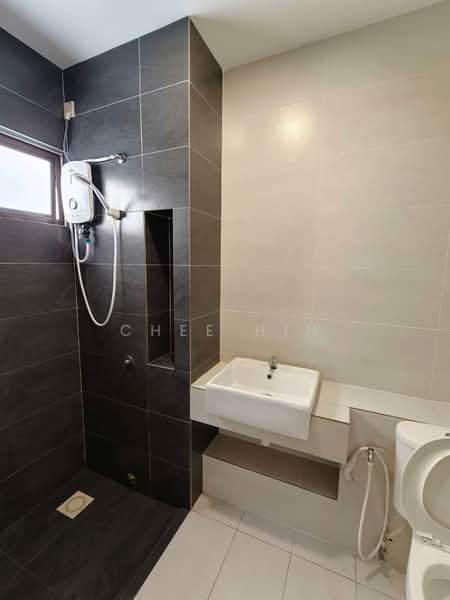 Rumah Berkembar untuk Disewa di Bandar Puncak Alam (Puncak Alam) - Chee Hin - Bathroom - PropertyGuru.com.my