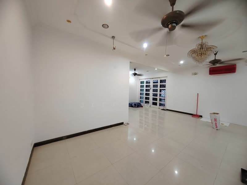 Semi-Detached House for Sale in Batu Uban (Gelugor) - Jeff Ooi - Living Room - PropertyGuru.com.my