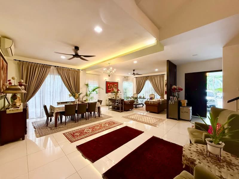 Rumah Berkembar untuk Dijual di Perdana Lakeview East (Cyberjaya) - Azli Ibrahim - Living Room - PropertyGuru.com.my