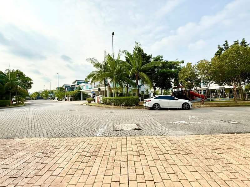 Rumah Berkembar untuk Dijual di Perdana Lakeview East (Cyberjaya) - Azli Ibrahim - Exterior - PropertyGuru.com.my
