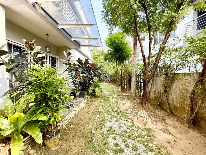 Rumah Berkembar untuk Dijual di Perdana Lakeview East (Cyberjaya) - Azli Ibrahim - Exterior - PropertyGuru.com.my