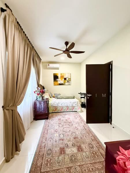 Rumah Berkembar untuk Dijual di Perdana Lakeview East (Cyberjaya) - Azli Ibrahim - Bedroom - PropertyGuru.com.my