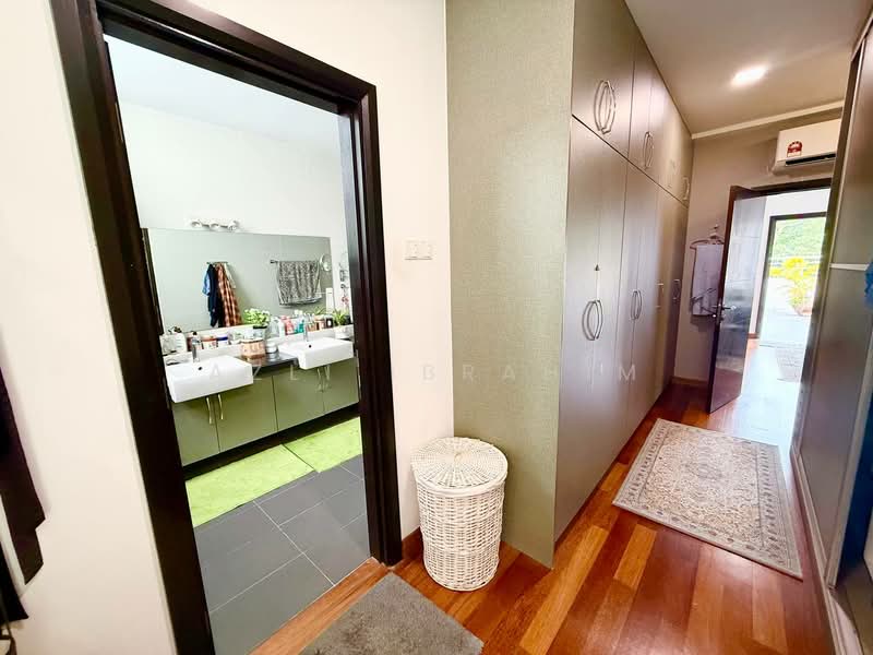 Rumah Berkembar untuk Dijual di Perdana Lakeview East (Cyberjaya) - Azli Ibrahim - Bathroom - PropertyGuru.com.my