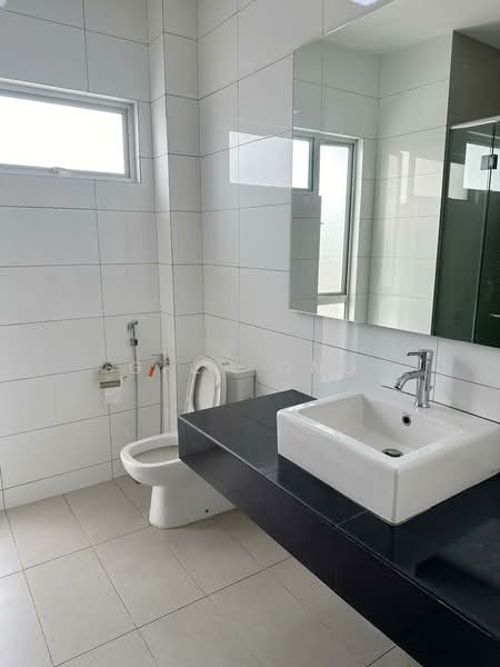 Semi-Detached House for Sale in Bandar Botanic (Klang) - Grey Ong - Bathroom - PropertyGuru.com.my