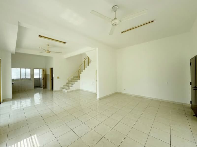 Rumah Teres 2 Tingkat untuk Dijual di Setia Indah (Setia Alam) - Loke . - Living Room - PropertyGuru.com.my