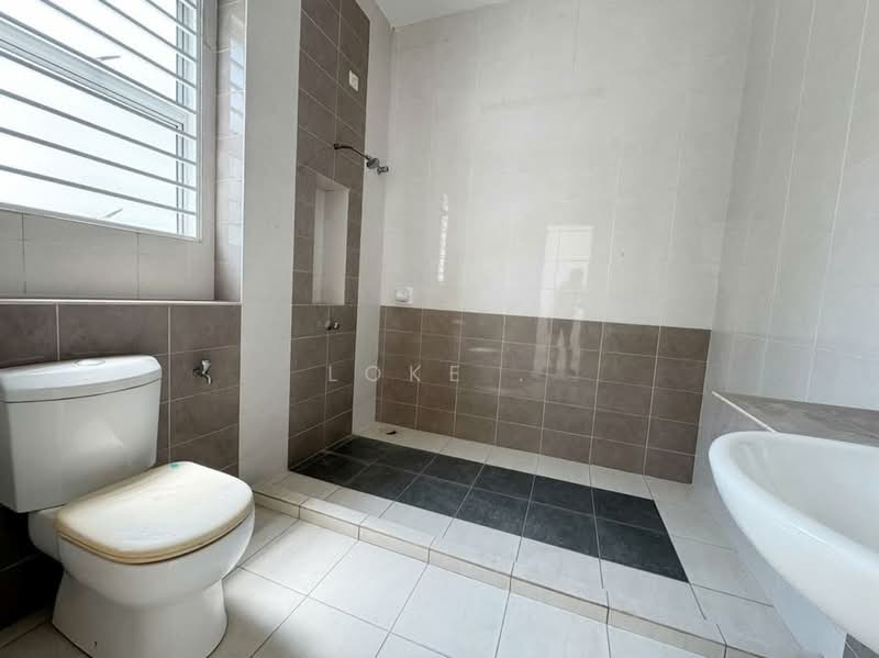 Rumah Teres 2 Tingkat untuk Dijual di Setia Indah (Setia Alam) - Loke . - Bathroom - PropertyGuru.com.my
