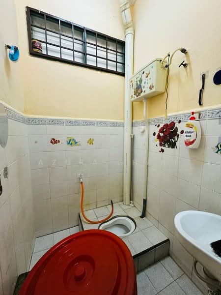 Rumah Teres 1 Tingkat untuk Dijual di Kepala Batas (Penang) - Azura Ghani - Bathroom - PropertyGuru.com.my