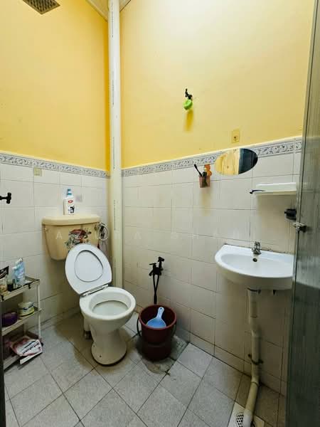 Rumah Teres 1 Tingkat untuk Dijual di Kepala Batas (Penang) - Azura Ghani - Bathroom - PropertyGuru.com.my