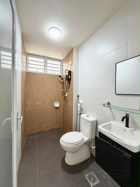 Servis Apartment untuk Disewa di Larkin Heights - Dominic Chow - Bathroom - PropertyGuru.com.my