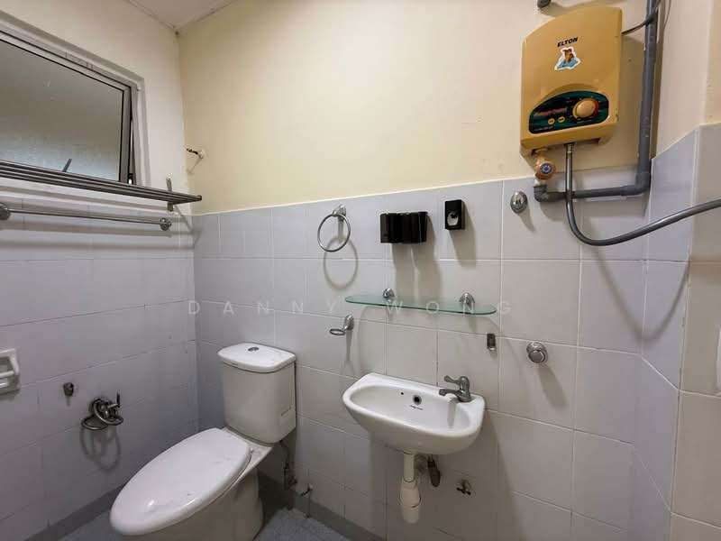 2-storey Terraced House for Rent in Kota Emerald (Rawang) - Danny Wong - Bathroom - PropertyGuru.com.my