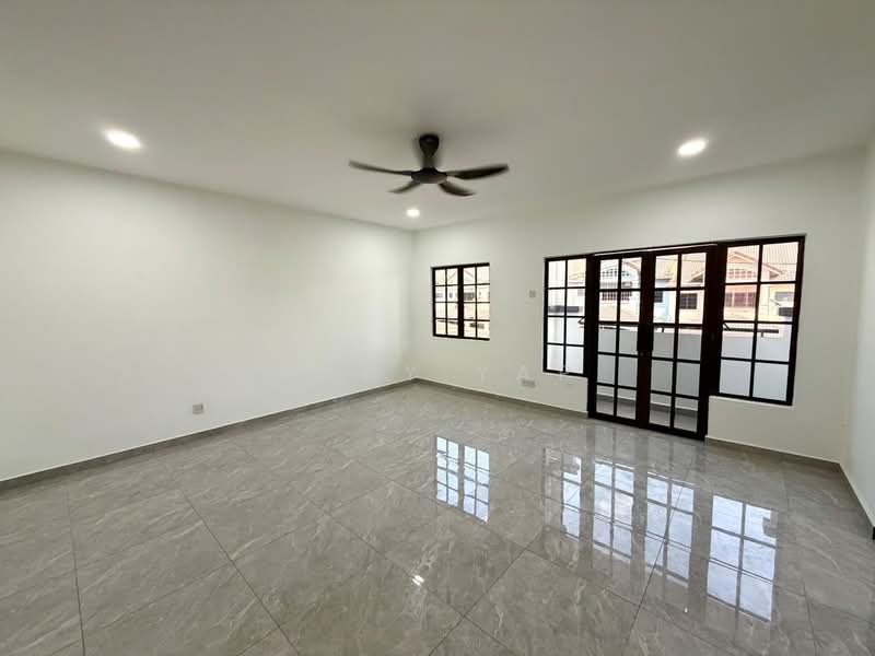 2-storey Terraced House for Sale in Rawang (Selangor) - Andy Yap - Living Room - PropertyGuru.com.my