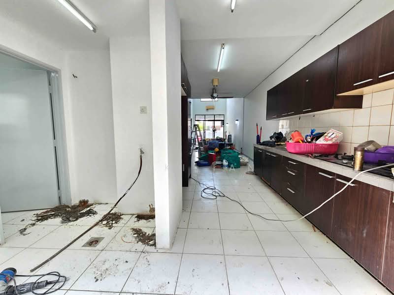 3-storey Terraced House for Sale in Lake Fields (Sungai Besi) - Suki Tan - Kitchen - PropertyGuru.com.my