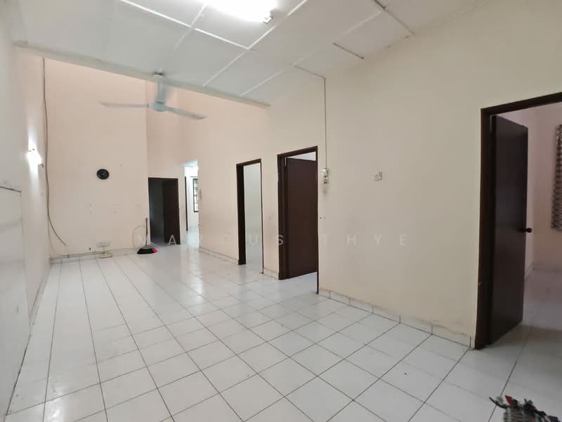 1-storey Terraced House for Sale in Taman Impian Emas (Skudai) - Marcus Thye - Living Room - PropertyGuru.com.my