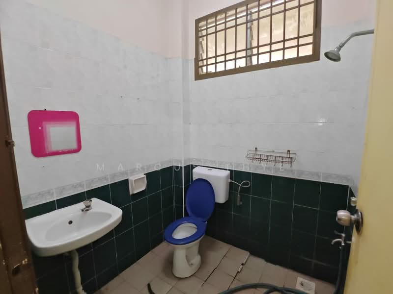 1-storey Terraced House for Sale in Taman Impian Emas (Skudai) - Marcus Thye - Bathroom - PropertyGuru.com.my