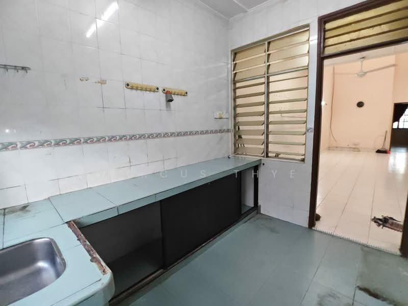 1-storey Terraced House for Sale in Taman Impian Emas (Skudai) - Marcus Thye - Kitchen - PropertyGuru.com.my