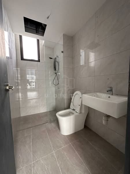 Servis Apartment untuk Disewa di Altris Residences @ The Quartz WM - Desmond Low - Bathroom - PropertyGuru.com.my