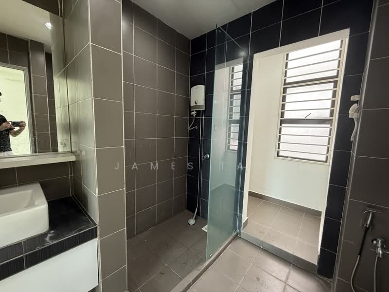 Servis Apartment untuk Disewa di Hedgeford 10 Residences - James Tan - Bathroom - PropertyGuru.com.my