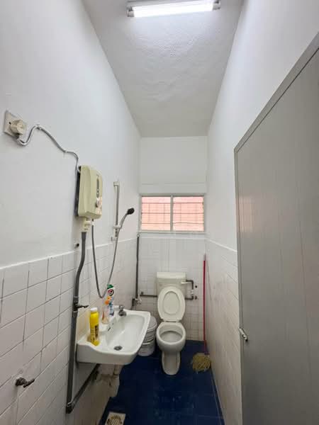 2-storey Terraced House for Sale in Happy Garden (Kuchai Lama) - Ben Mok - Bathroom - PropertyGuru.com.my