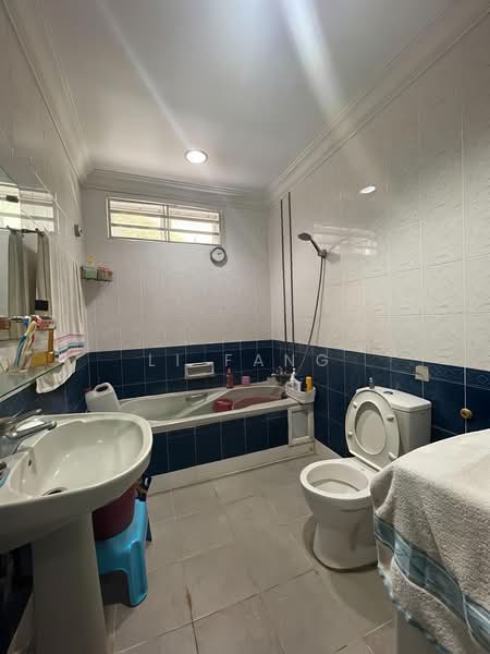 Rumah Berkembar untuk Dijual di Reservoir Garden (Ayer Itam) - Li Fang - Bathroom - PropertyGuru.com.my