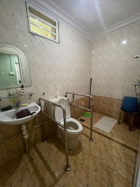Rumah Berkembar untuk Dijual di Reservoir Garden (Ayer Itam) - Li Fang - Bathroom - PropertyGuru.com.my