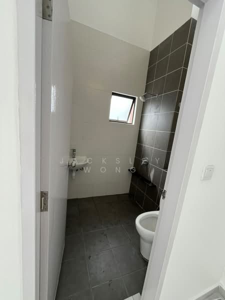 Semi-Detached House for Rent in Seksyen U13 (Setia Alam) - Jacksley Wong - Bathroom - PropertyGuru.com.my