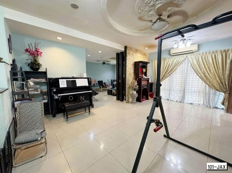 Rumah Berkembar untuk Dijual di Bandar Bukit Tinggi (Klang) - Yongsen Lim - Living Room - PropertyGuru.com.my