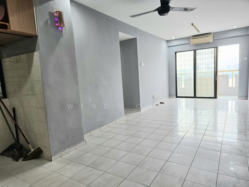 Kondominium untuk Dijual di Vista Millennium Condominium - Wendy Chin - Living Room - PropertyGuru.com.my