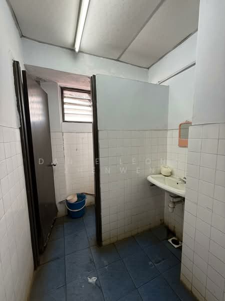 Kilang untuk Disewa di Taman Kencana (Ampang) - Dante Leong Zhenwen - Bathroom - PropertyGuru.com.my