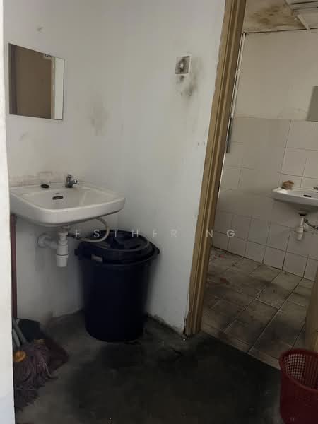 Shop / Office for Sale in Taman Setia Jaya (Rawang) - Esther Ng - Bathroom - PropertyGuru.com.my