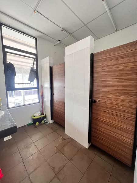 Cluster Factory for Sale in Taman Desa Cemerlang (Ulu Tiram) - Ee Fong Toh - Bathroom - PropertyGuru.com.my