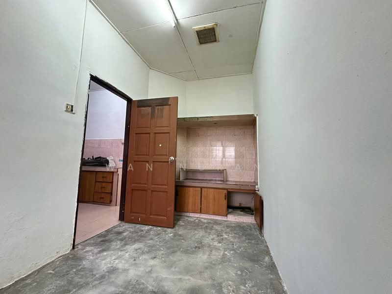 Rumah Teres 1 Tingkat untuk Dijual di Taman Kota Cheras (Cheras) - Wan Nurani - Kitchen - PropertyGuru.com.my