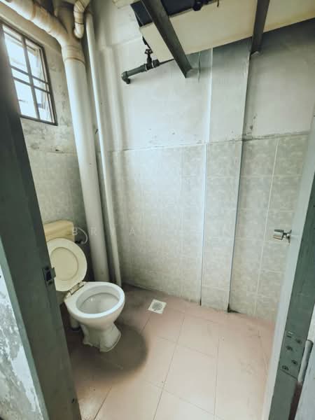 Rumah Flat untuk Dijual di Rumah Pangsa Akasia - Bryan Goh - Bathroom - PropertyGuru.com.my