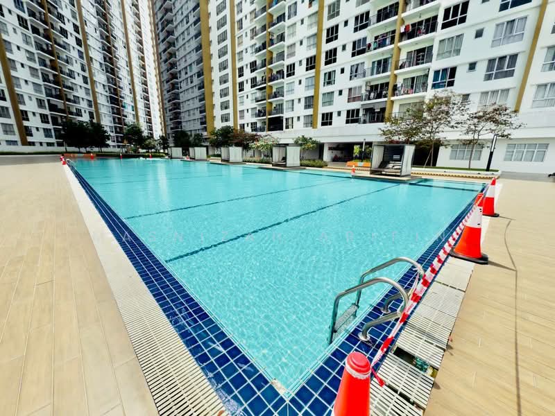 Kondominium untuk Dijual di Platinum Splendor Residence - Masnizah Arifin - Pool - PropertyGuru.com.my