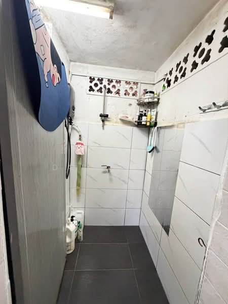 Rumah Teres 1 Tingkat untuk Dijual di Taman Sri Skudai (Skudai) - Darren Ho - Bathroom - PropertyGuru.com.my